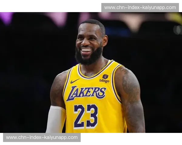 詹姆斯刚创最老三双纪录 湖人盼东契奇伤愈回归助阵